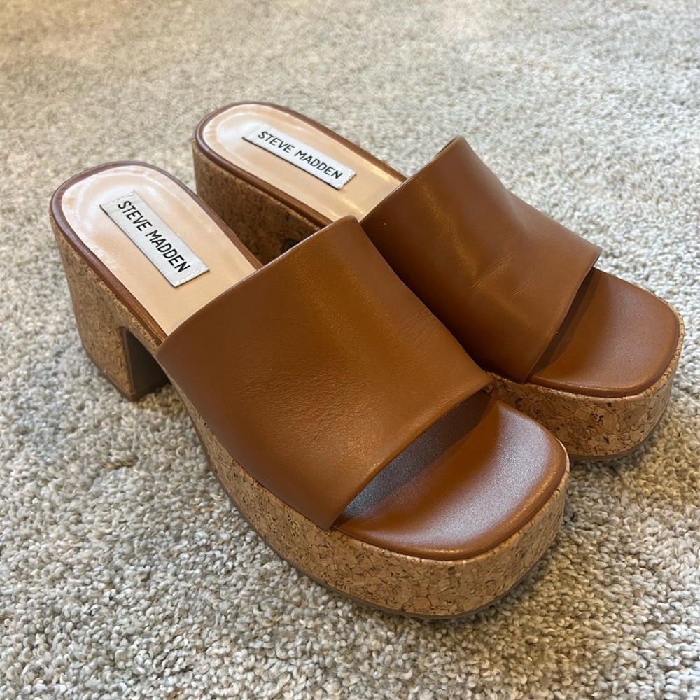 Women’s size 7 Steve Madden platform heel sandals